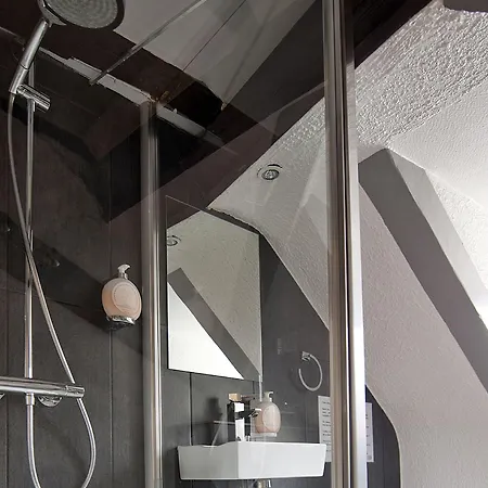 Le Grillon Hotel 3*