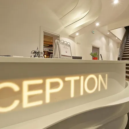 Hotel Le Grillon
